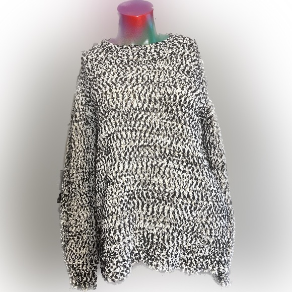 EUC John Paul Richard warm sweater size medium soft! - Picture 2 of 7